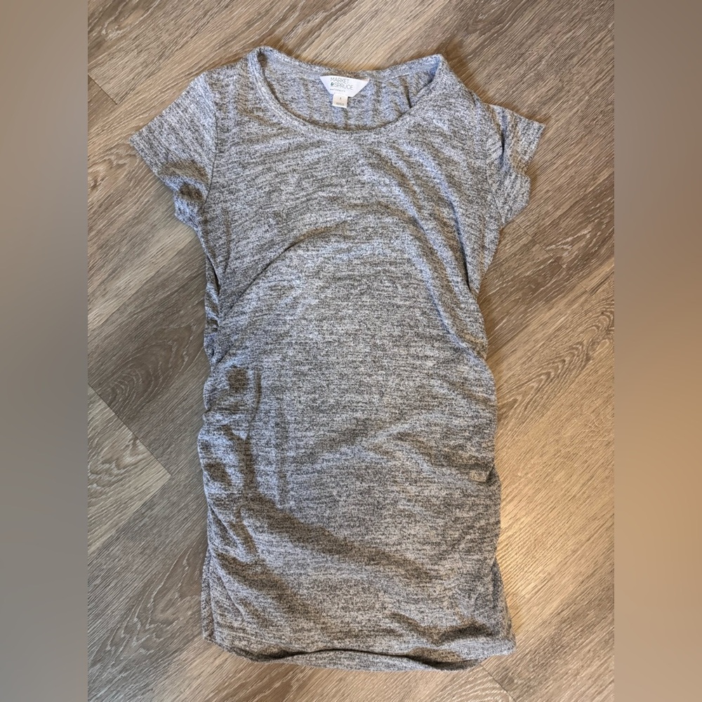 Market & Spruce Heathered Gray Maternity Top